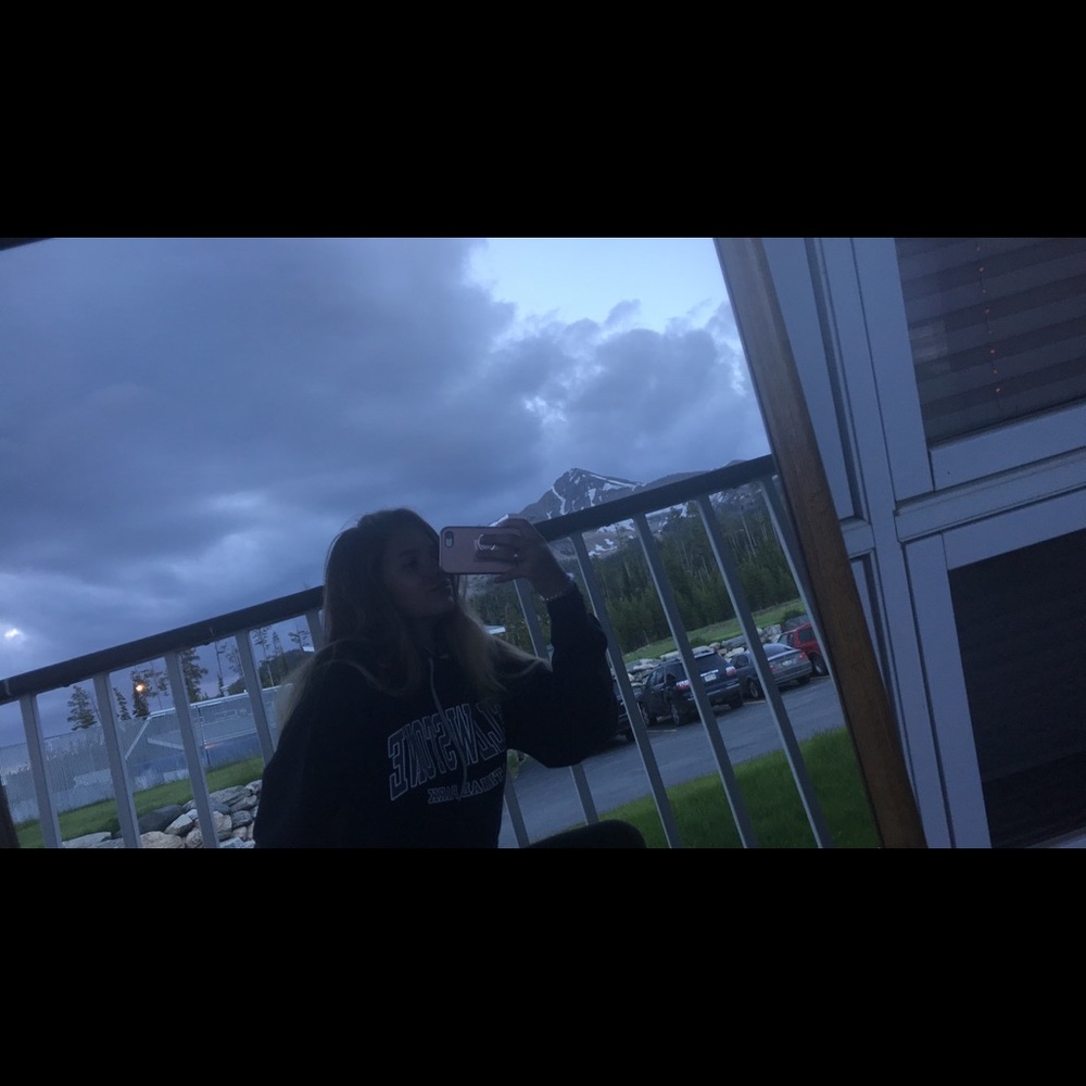 Meet your Posher, Hollie